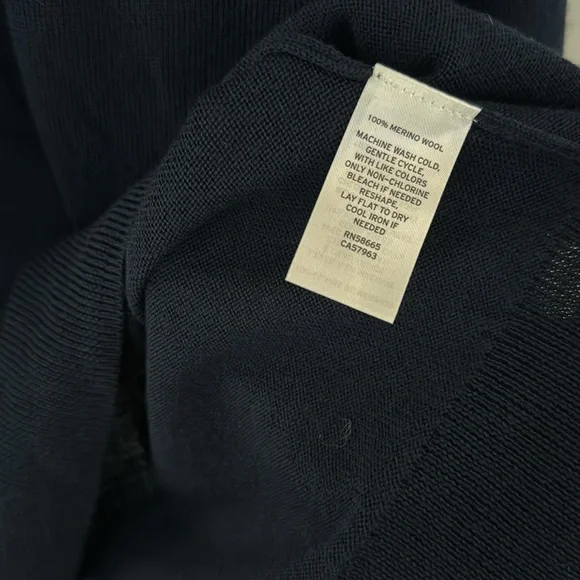 washable 100%merino sweater, dark navy. new.